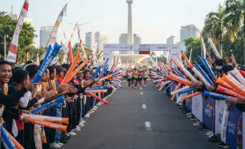 Balon tepuk Sidenreng Rappang bikin suasane lari marathon jadi lebih rame