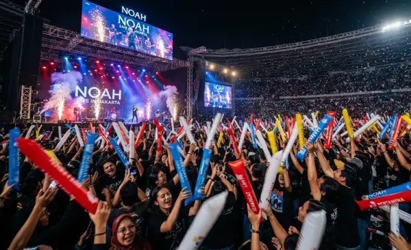 Balon Tepuk Singkawang menambah suasana konser musik menjadi lebih meriah.