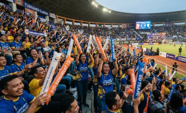 Balon tepuk sinjai digunakan pada supporter sepak bola