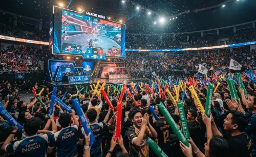 Balon Tepuk Tanah Laut digunakan untuk memberi semangat pada event turnamen game.