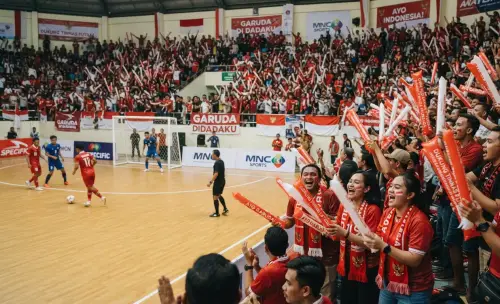balon tepuk bangkalan saat digunakan pada event lomba futsal nasional