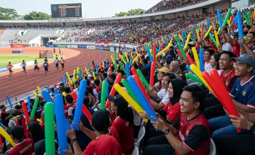balon tepuk di event olahraga lari