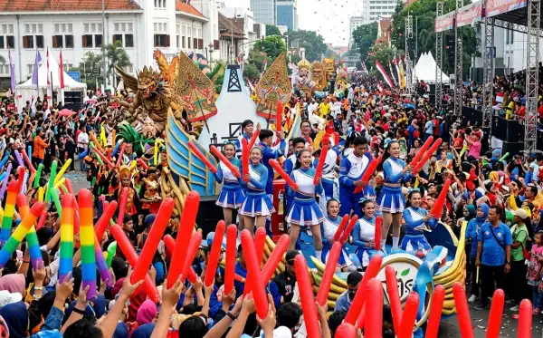 balon tepuk donggala digunakan saat menonton acara karnaval