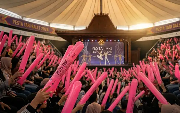 balon tepuk kendari digunakan disebuah acara tari balet