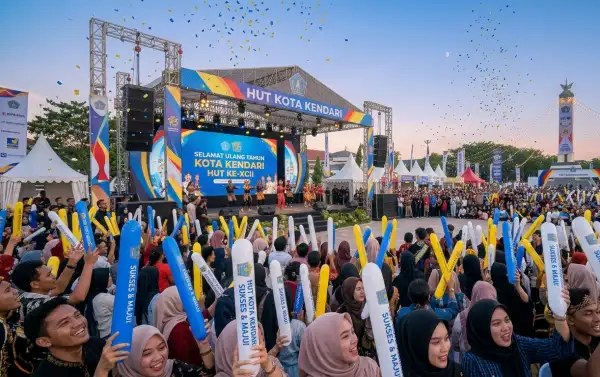 balon tepuk kendari saat digunakan untuk merayakan ulang tahun kota kendari