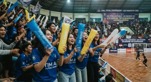 balon tepuk kudus digunakan penonton pada event tournament futsal