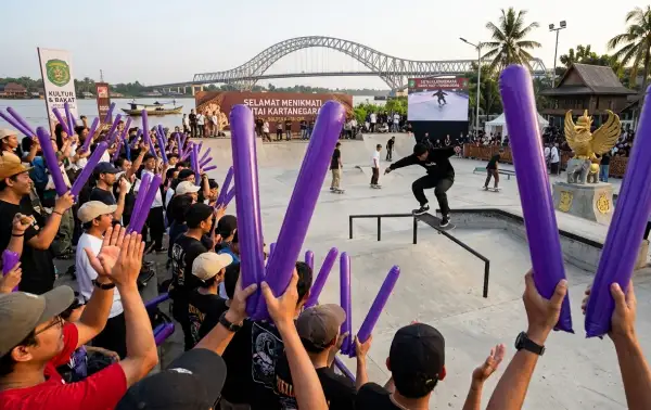 balon tepuk kutai kartanegara digunakan untuk memeriahkan acara skateboard