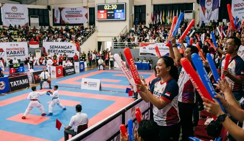 balon tepuk lamongan di event lomba karate indoor