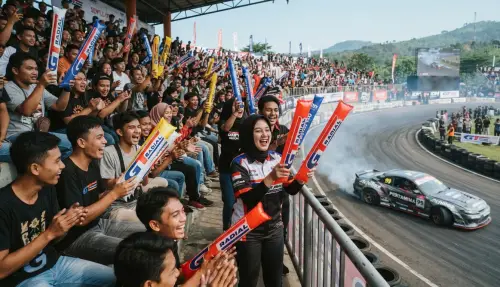 balon tepuk magetan digunakan penonton untuk memberi semangat pembalap