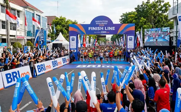 balon tepuk malinau digunakan untuk menonton perlombaan lari maraton