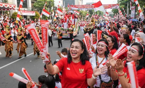 balon tepuk manado digunakan saat event karnaval