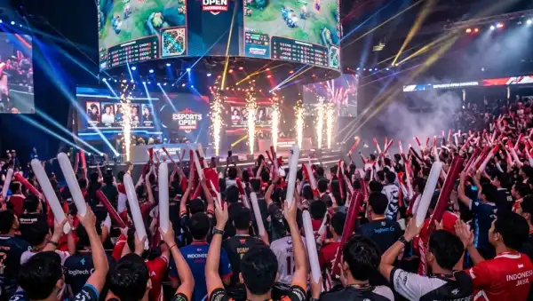 balon tepuk minahasa saat digunakan pada acara gamers esport