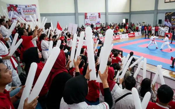 balon tepuk morowali digunakan untuk menyaksikan lomba karate