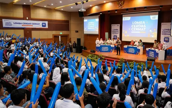 balon tepuk muna sedang digunakan pada perlombaan cerdas cermat