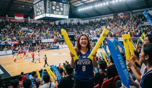 balon tepuk ngawi pada pertandingan basket