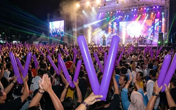 balon tepuk paser digunakan untuk menonton acara konser