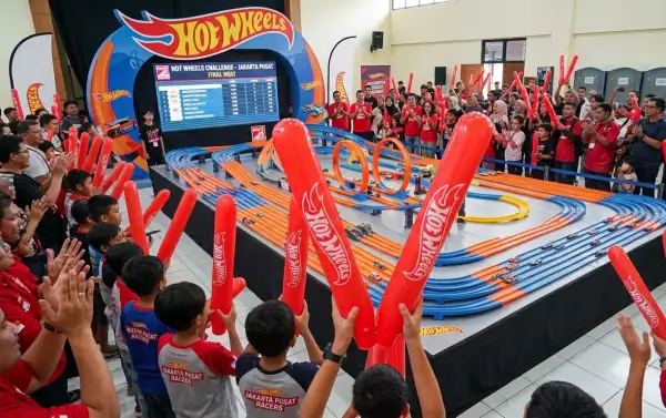 balon tepuk paser digunakan pada saat lomba hotwheels
