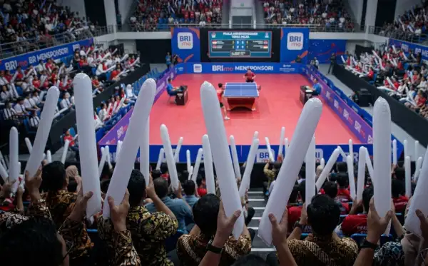 Balon tepuk Pati digunakan penonton untuk memberikan semangat dalam pertandingan tenis meja