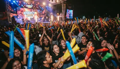 balon tepuk ponorogo saat memeriahkan event konser musik
