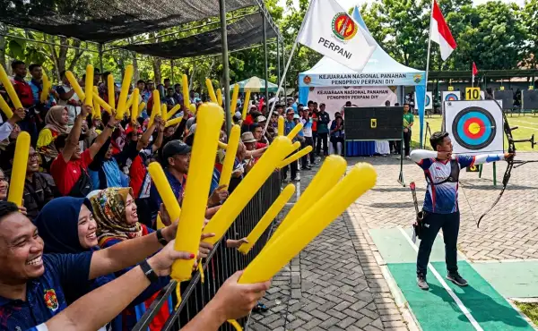 balon tepuk sawahlunto sedang digunakan pada perlombaan panahan