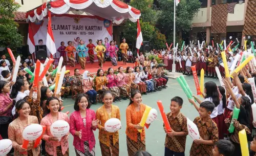 Balon Tepuk Sidenreng Rappang digunakan pada upacara hari kartini