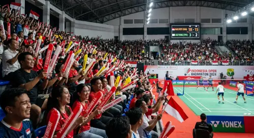 balon tepuk situbondo pada acara pertandingan bulutangkis