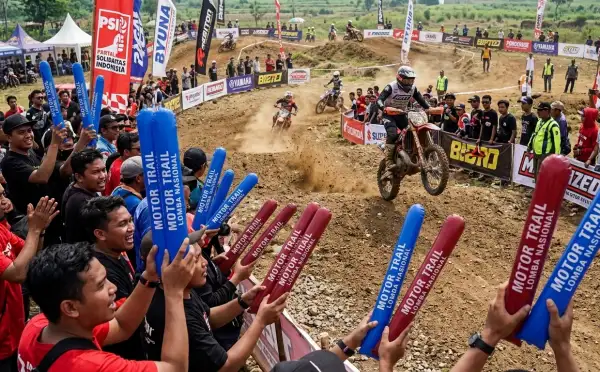 balon tepuk tapanuli selatan digunakan untuk memeriahkan perlombaan motor trail