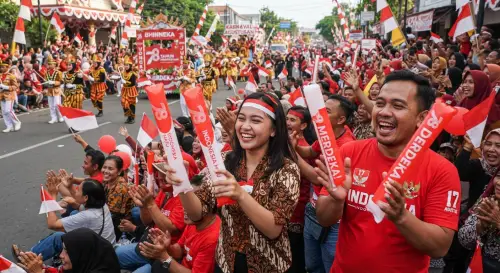 balon tepuk tulungagung saat digunakan untuk memeriahkan event karnaval tahunan