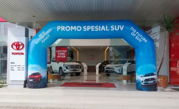 Balon Gate Banda Aceh digunakan pada saat acara promosi mobil.