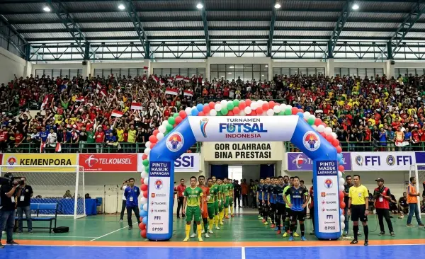 Balon Gate Bengkulu menjadi pintu masuk ke dalam lapangan pada turnamen futsal.