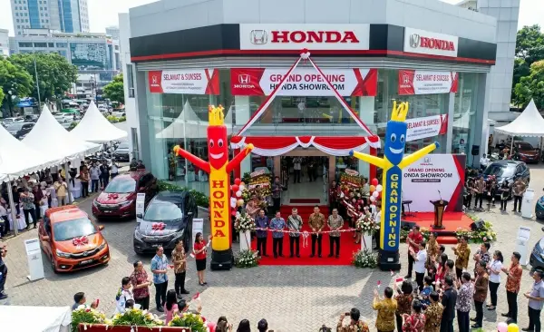 Balon Sky Dancer Pekanbaru untuk acara grand opening shorum mobil.