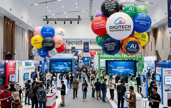 Berupa balon berlogo perusahaan yang menghiasi area pameran teknologi digital.