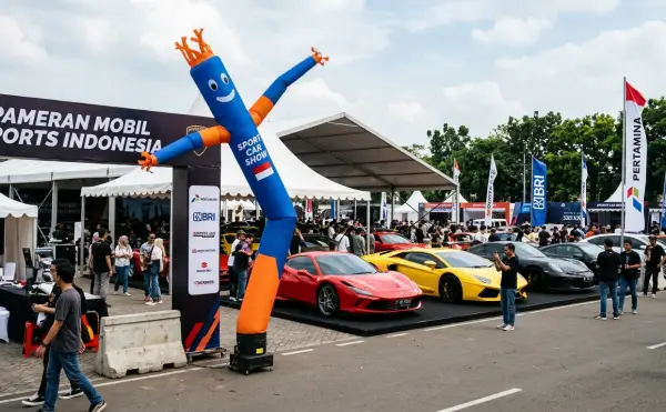 Balon sky dancer Jambi pada pameran mobil sport untuk mendukung promosi dan memeriahkan acara.