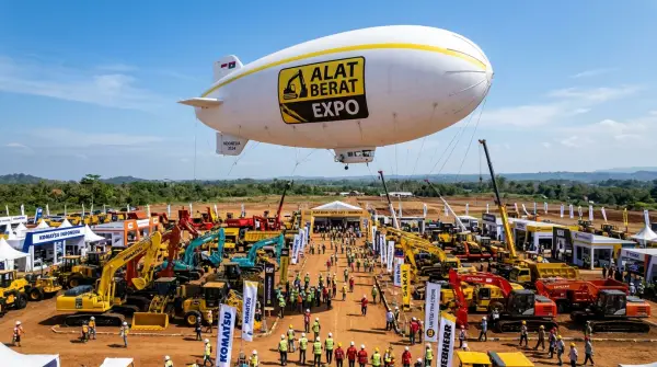 balon udara medan digunakaan di acara alat berat expo