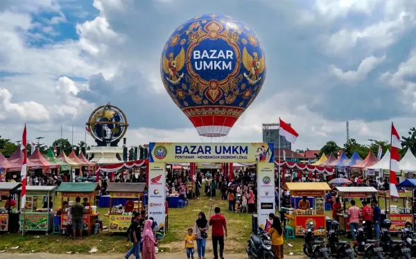 Balon udara bermotif batik untuk memeriahkan bazar UMKM Pontianak.